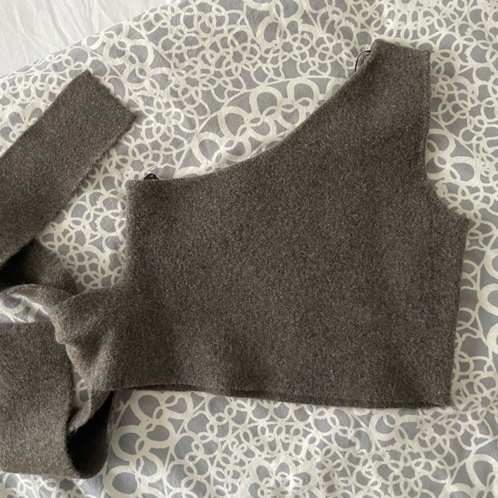 ZARA shoulder crop top with tie side to fit